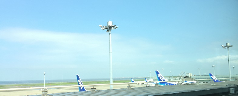 羽田空港のラウンジからみる外の景色