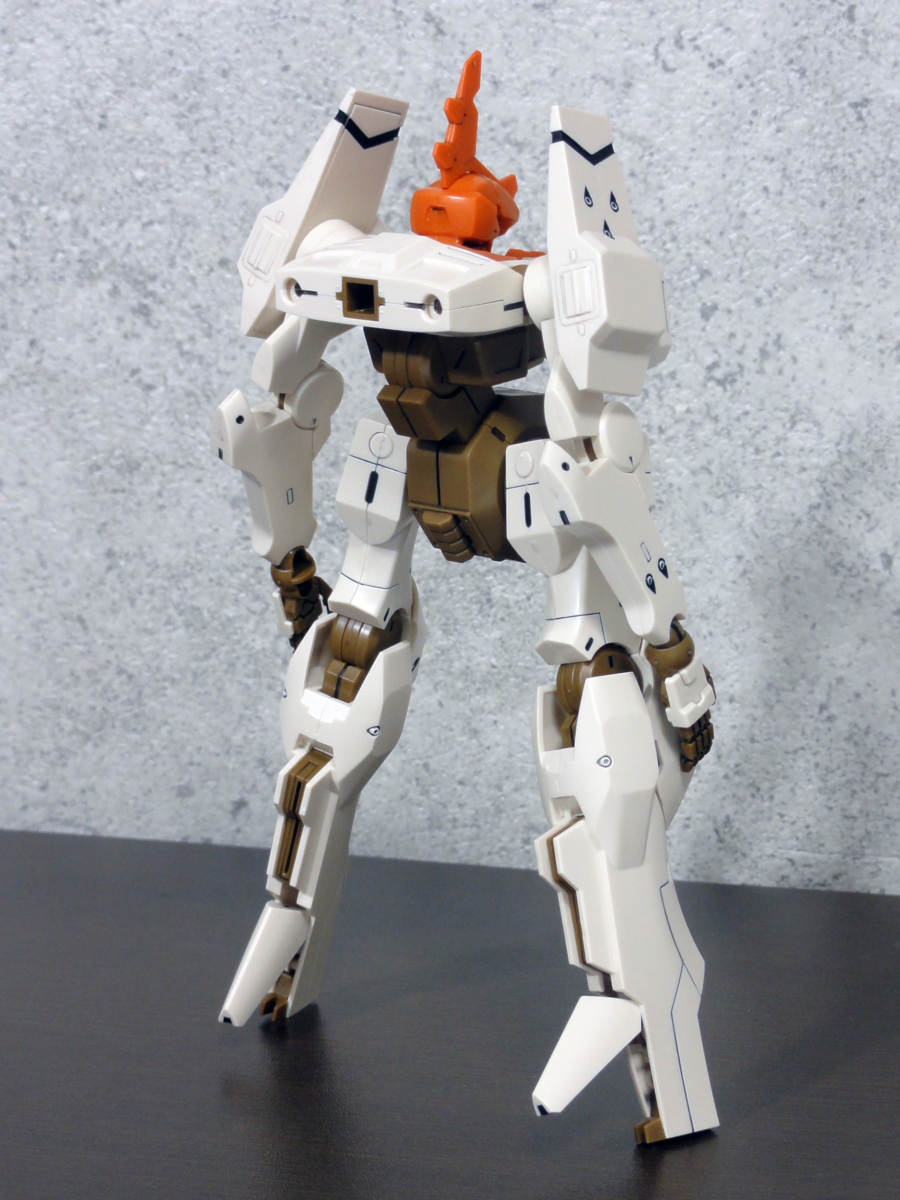 HG1/144Gのレコンギスタ エルフブルック(マスク専用機) 宇宙
