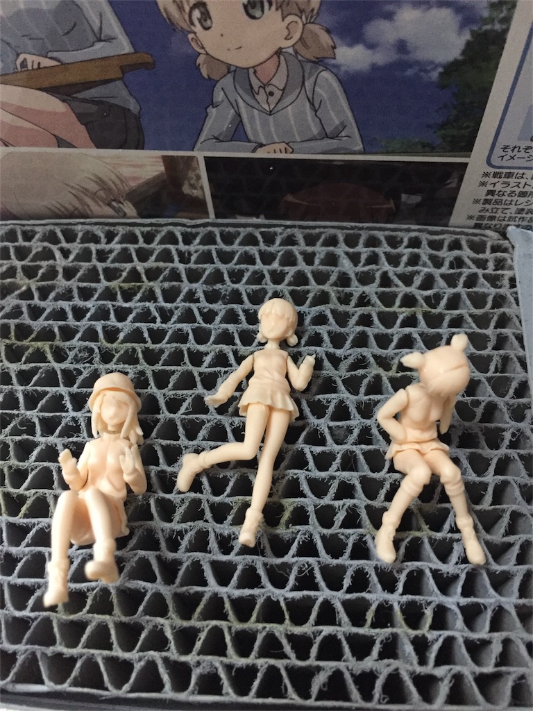 タミヤ 1/35 BT-42 塗装完成品 ガールズ&パンツァー フィギュア付き ガルパン最終章』第4話より継続高校のBT-42突撃砲を再現