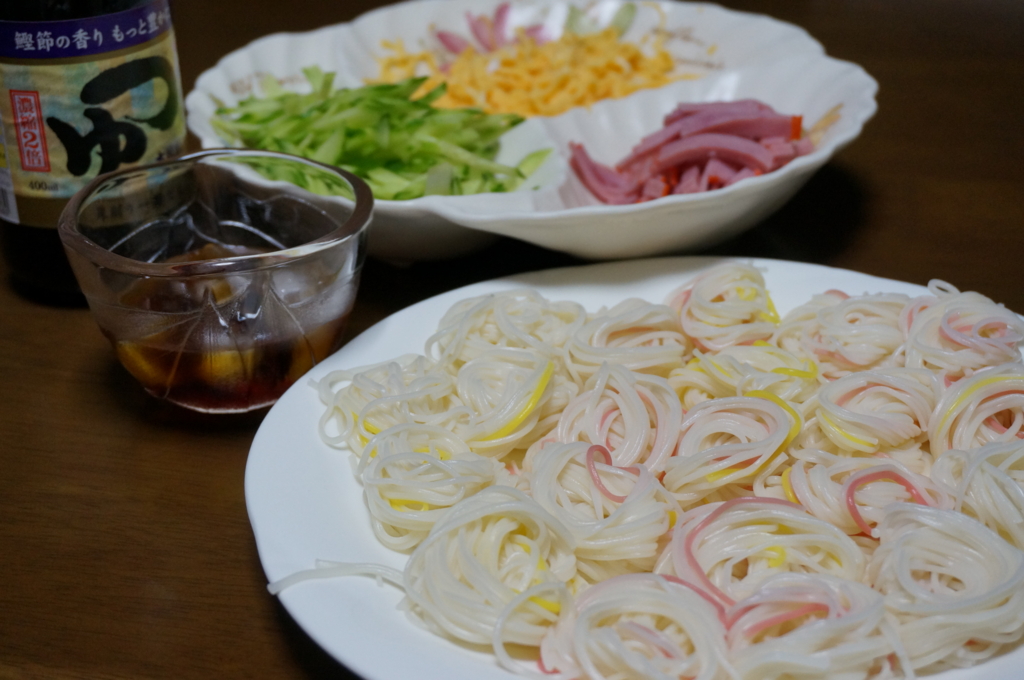 我が家の冷やしそうめんにはハム・きゅうり・卵焼き必須です