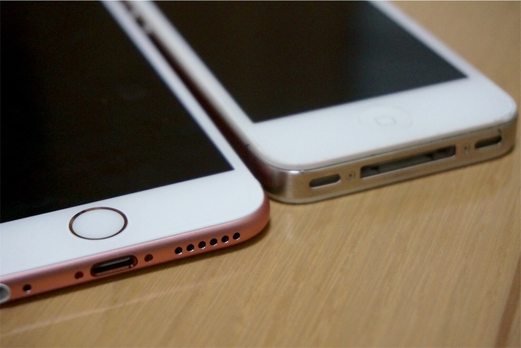 iPhone4sとiPhone6sの薄さも重さも全然違う! iPhone4sとiPhone6sの薄さも重さも全然違う!