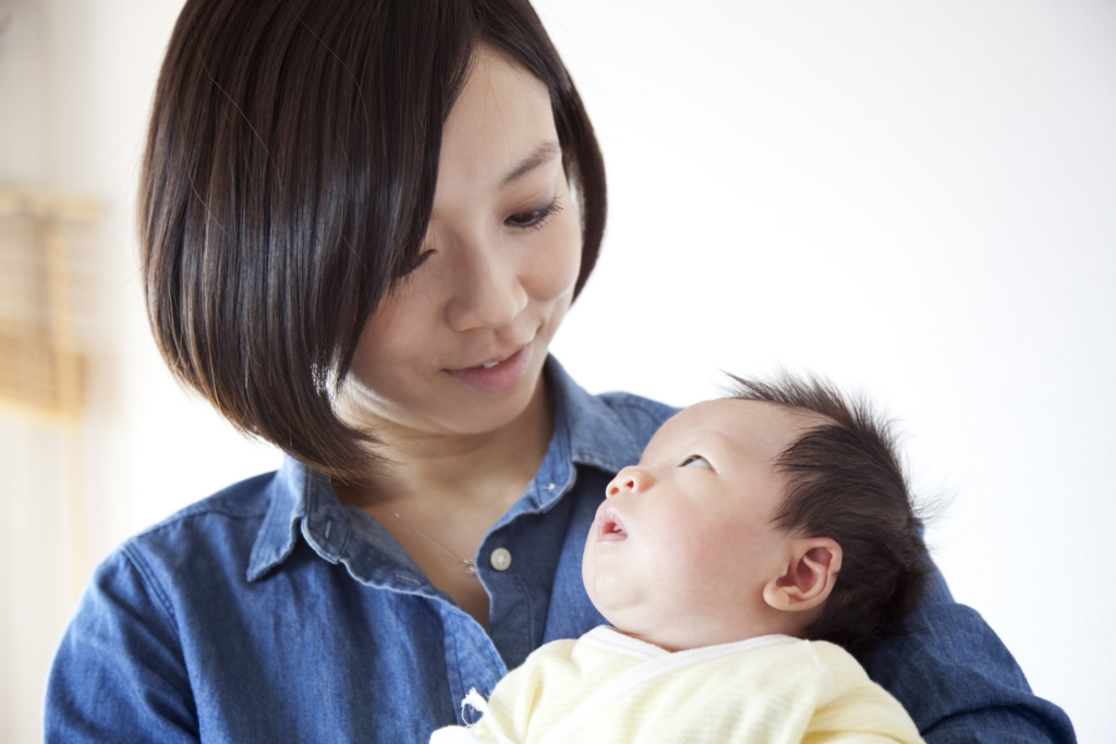 日焼けした祖母を見て大泣き!顔を見るだけで「ヤーダ、ヤーダ」と全力拒否
