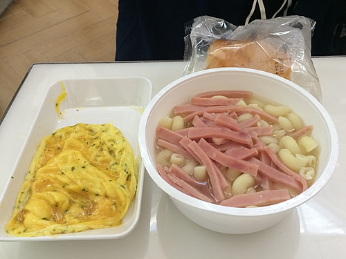 香港国際空港で朝食を