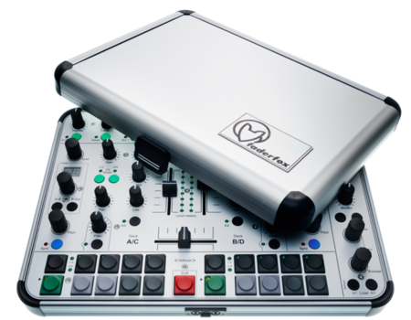最新EDMダンスミュージックDJ専用コントローラー Pioneer DJのパフォーマンスDJミキサーDJM-S9がかなり定着してき