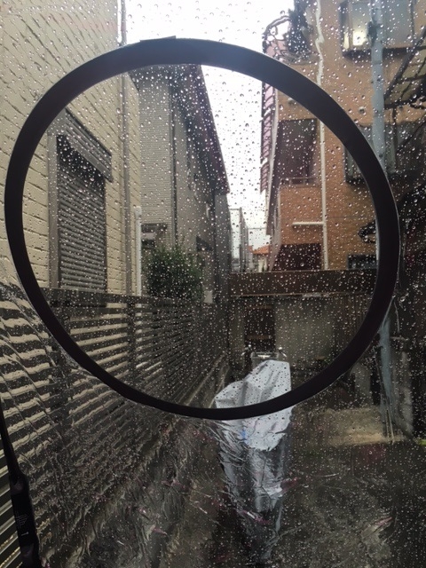 ≪スイス発自転車専用雨よけシールド≫雨の中のdryve?ドライブです。でも、アレがいらないわけではない? - 電動ママチャリと屋根付き自転車コロポックル研究所in茨木