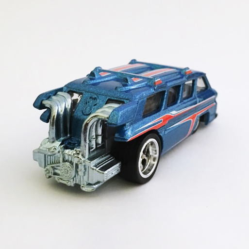 Custom Chevy Greenbrier Sports Wagon - 増えすぎたミニカーに