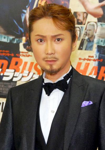 男装姿(?)のはるな愛さん40歳
