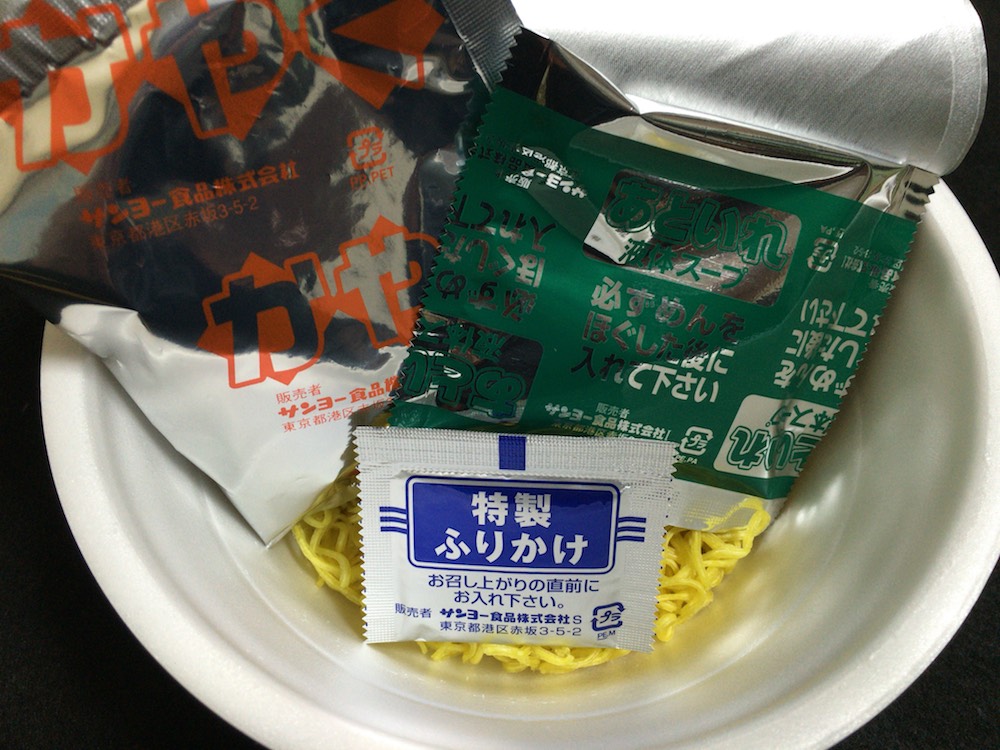 サッポロ一番 田子ノ浦部屋監修 がっぷり鶏塩ちゃんこラーメン　中身