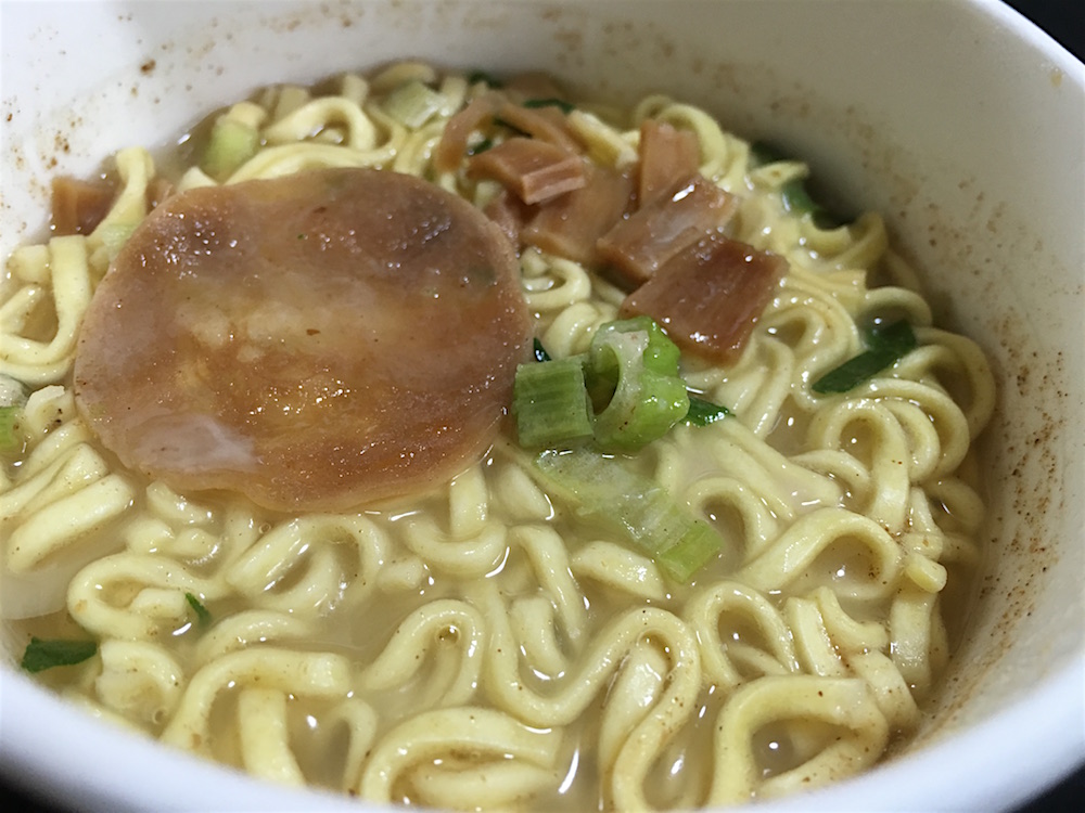 つじ田監修　魚介豚骨らーめん　出来上がり