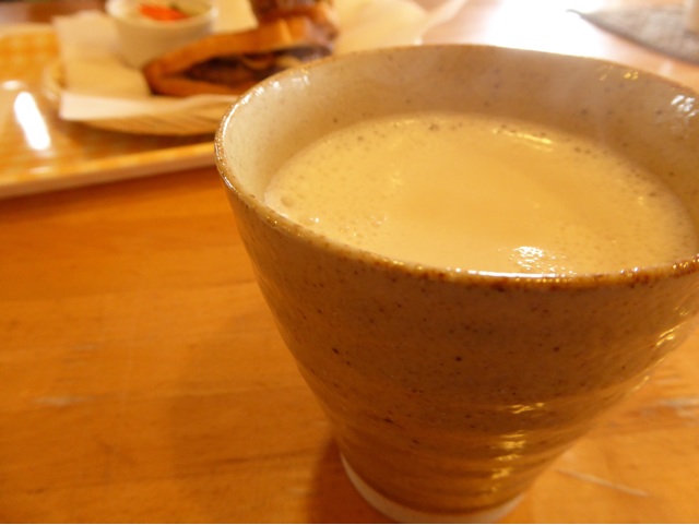 大沼 ほっこり冬カフェ ほうじ茶ミルクティー