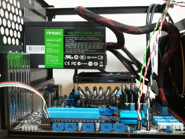 初めてPCを自作してみた - 部屋の中にも一年