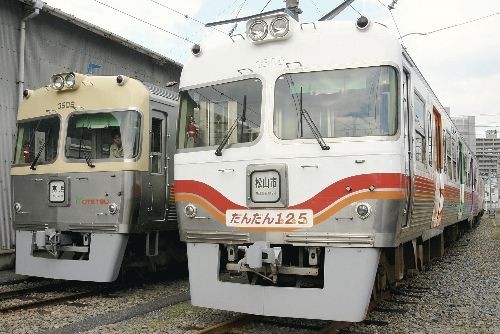 伊予鉄道 「だんだん125 (わんつーごう)」 (よみうり)