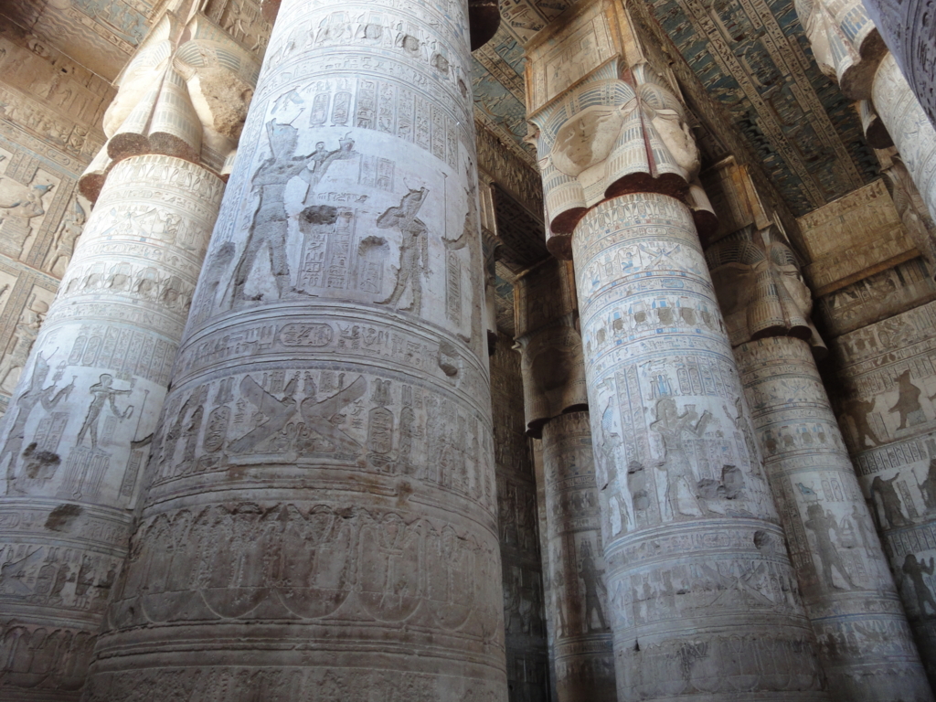 デンデラ ルクソールからデンデラ・ハトホル神殿へ電車とミニバスで移動 - 旅の苦労は金で買え