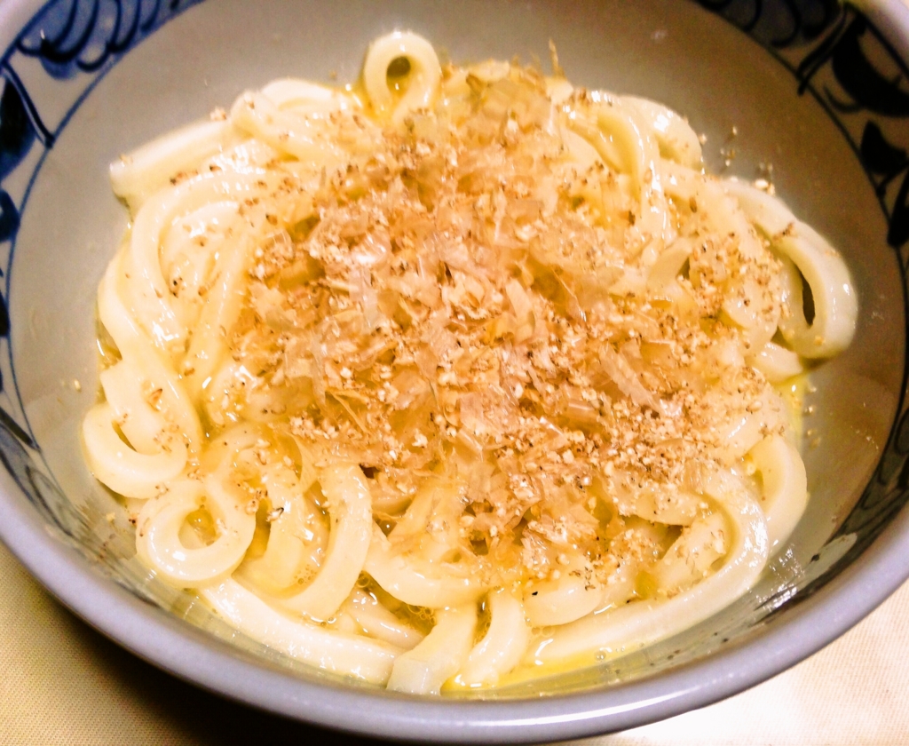 全部入れて混ぜるだけ!濃厚な釜玉うどんの作り方 はらぺこグリズリーの料理ブログ 全部入れて混ぜるだけ!濃厚な釜玉うどんの作り方 はらぺこグリズリーの料理ブログ
