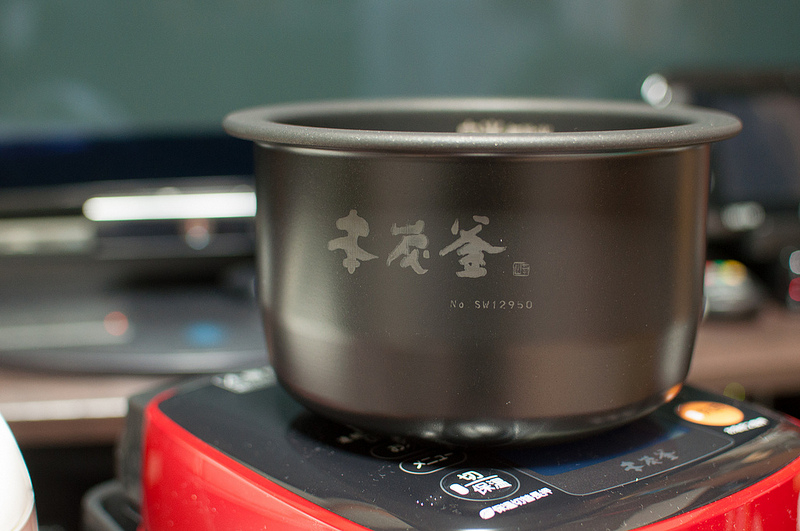 MITSUBISHI NJ-SW063 本炭釜炊飯器 赤12年製 三菱電機 本炭釜 NJ-SW063-K [ピアノブラック] 価格比較 - 価格.com