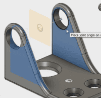 タブ上の2つの穴の間にジョイントの基点を作成します。 タブ上の2つの穴の間にジョイントの基点を作成します。
