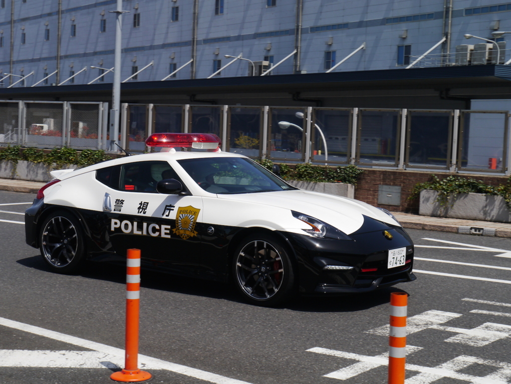 動画】日産はこの度、警視庁にフェアレディZ #NISMO のパトカー