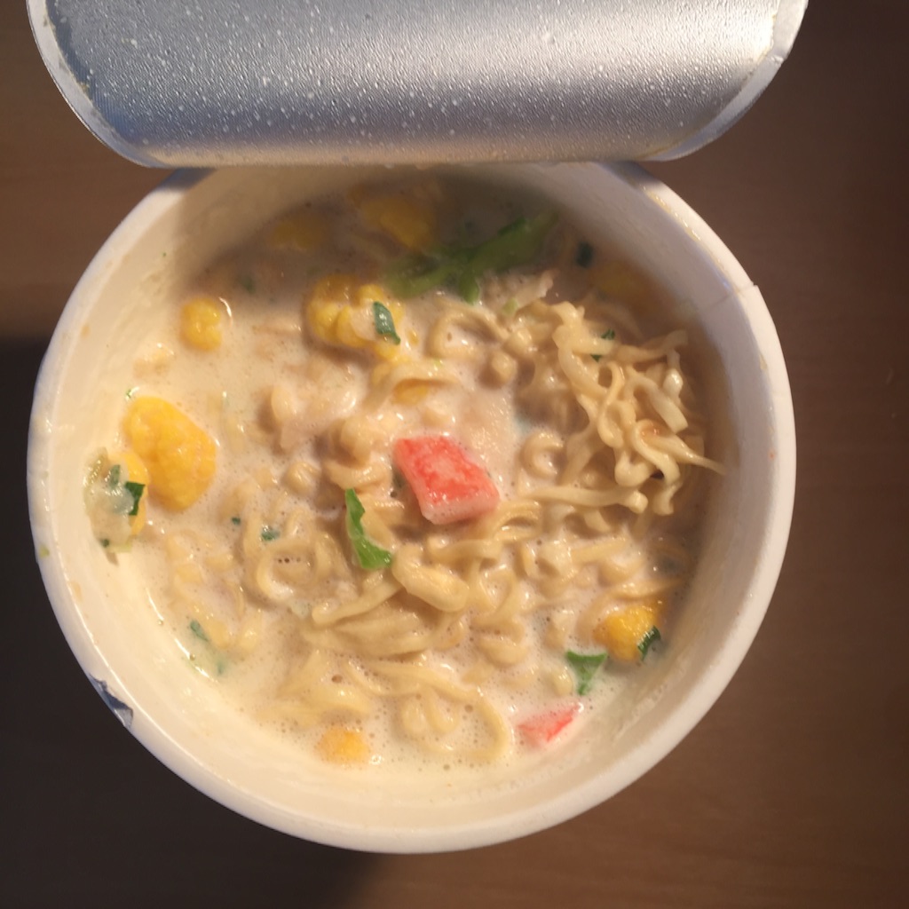 f:id:kuunerudasu:20151124115813j:plain making-crum-chauder-from-cupnoodle