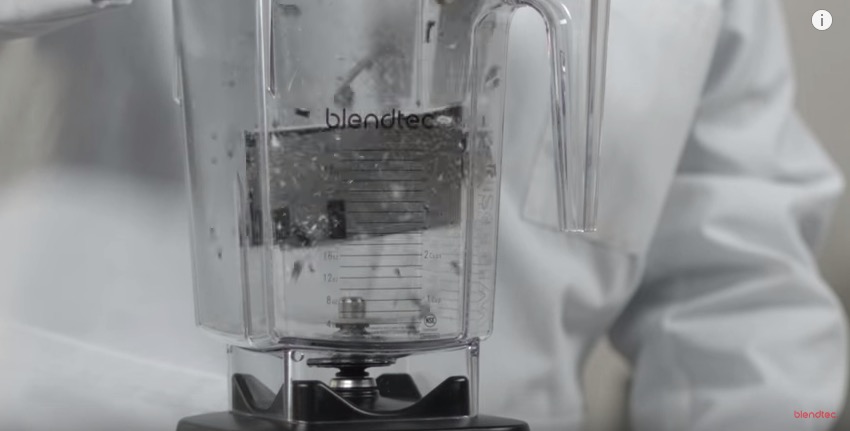 iPhoneSEがミキサーで！？