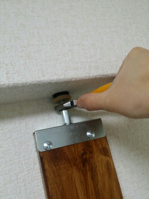 f:id:mai-19820911:20160204212546j:image 1✕4材用のDIYアジャスター金具の締め方