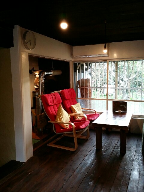 f:id:mai-19820911:20160412005544j:image 淡路島の古民家カフェのふくカフェ店内