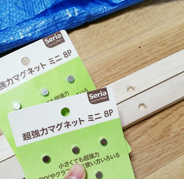 セリアの超強力磁石と木材
