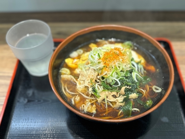 肉ほうれん草玉子とじそば(630円)+大盛(150円)