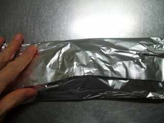 ホイルの上下を折る ホイルの上下を折る