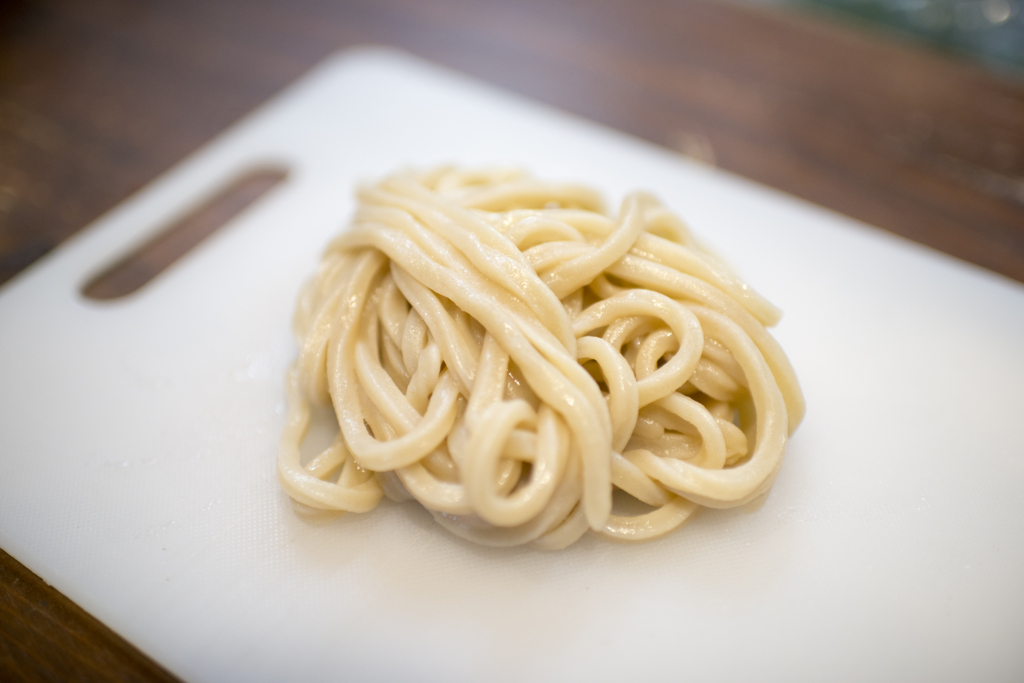 【博多】伝来当時の製法で再現した中世うどん。2玉でも3玉でも値段は一緒……なだけじゃない! 【春月庵】