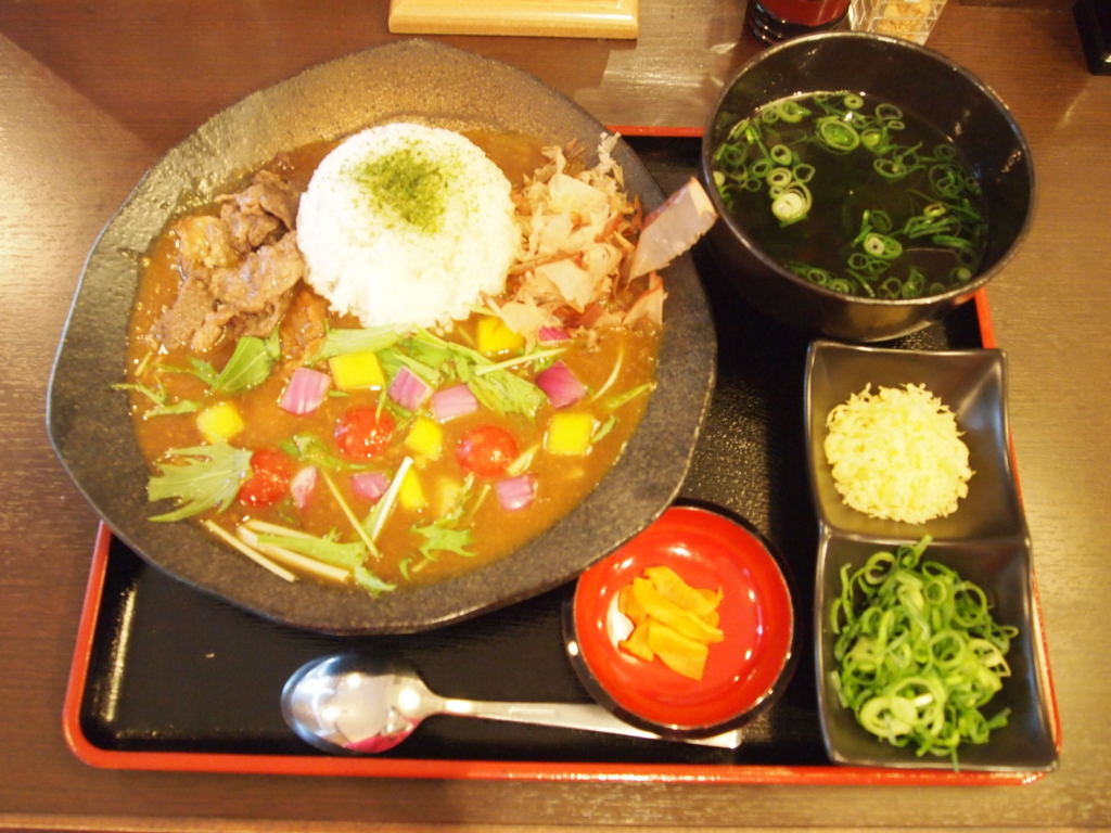 【大阪】うどん屋さんの中にカレー屋さん?!和風カレー「HIGEBOZZ」!!