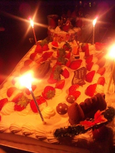 f:id:mikipon444:20141216164024j:plain ろうそくを灯したクリスマスケーキ