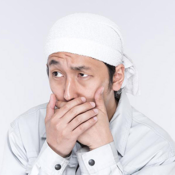 英語で道案内する男性の画像