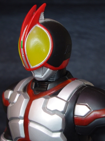 仮面ライダーファイズ　超発光　サウンドが流れる　フィギュア　32cm Amazon | 超発光 仮面ライダーファイズ | フィギュア・ドール 通販