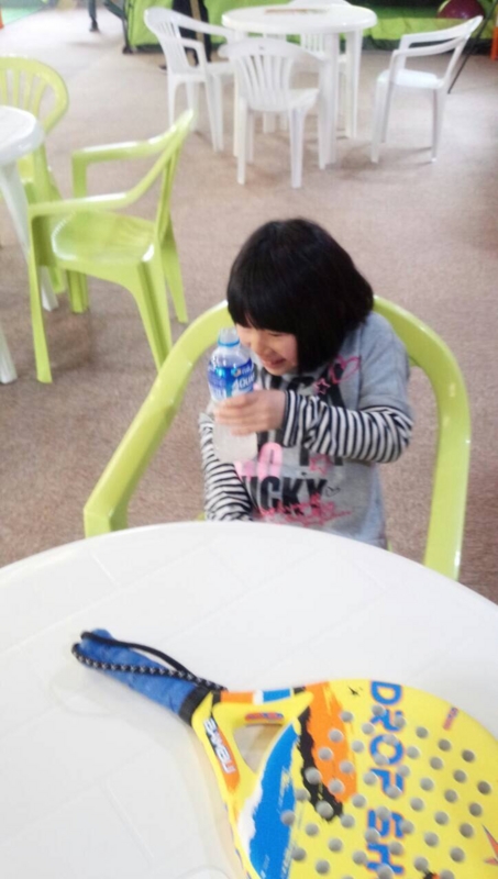 パデル休憩中 パデルレッスン休憩中の様子です。