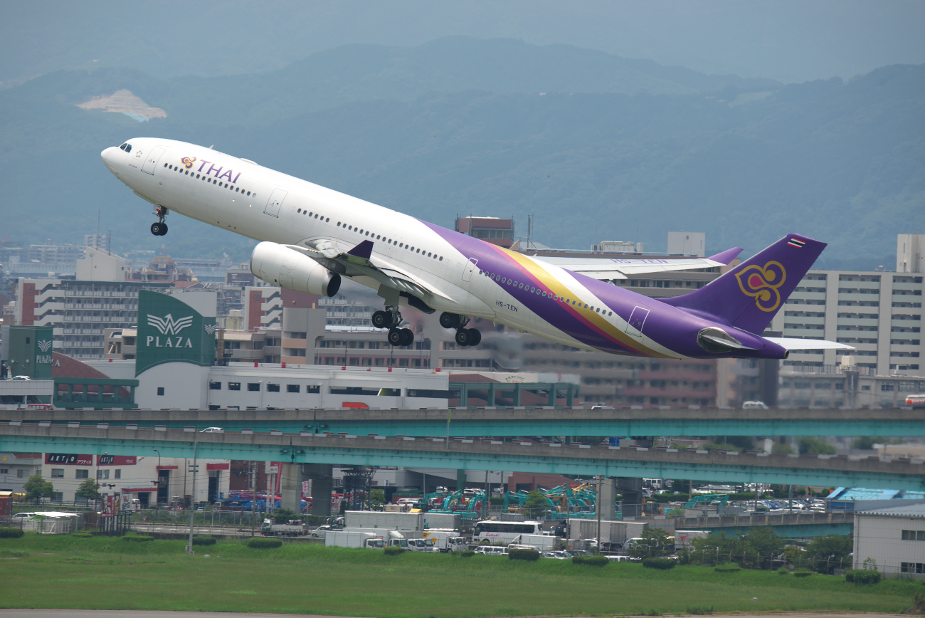 タイ国際航空のボーイング787 福岡空港で撮らえたり (v