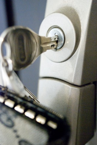 鍵をかけよう。 鍵と錠の写真