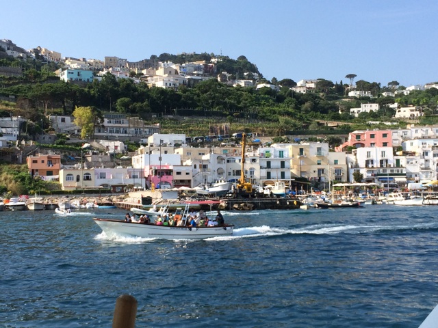 カプリ島のマリーナ・グランデ イタリア旅行ジョジョ聖地カプリ島