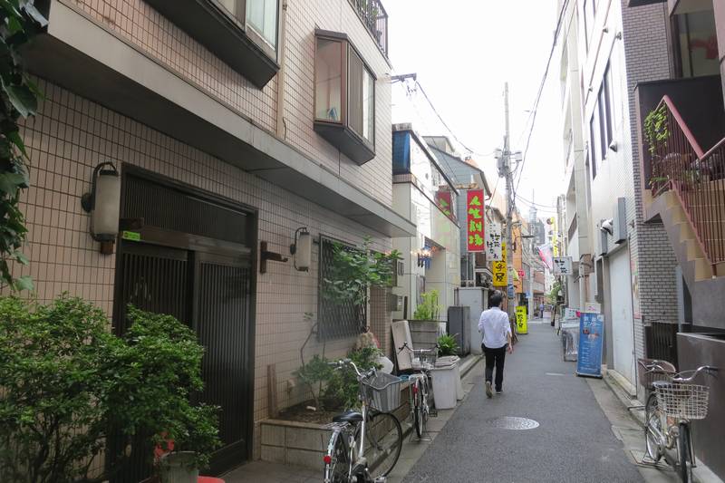 神田神保町　人生劇場あたりの裏路地