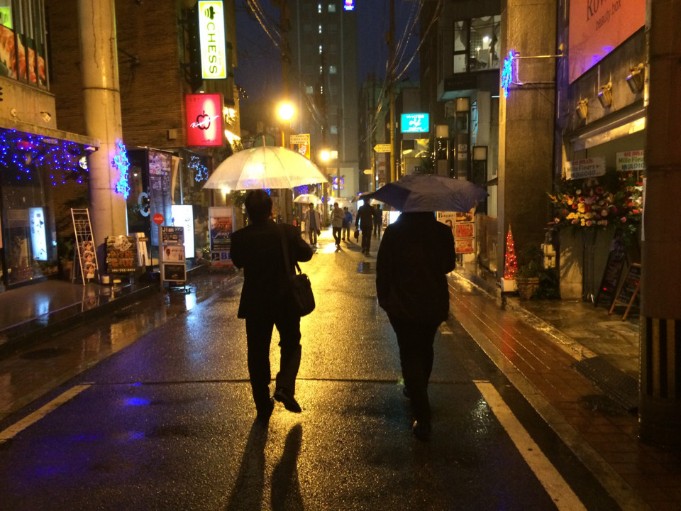 雨の夜の町