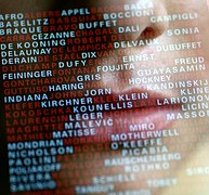 女性の顔の鼻頭から下を背景に青と赤の文字がパソコン画面のように浮かんでいる