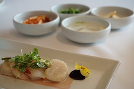 5つの小皿のある朝食