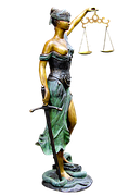 目隠しして右手に剣を左手に天秤を持つユースティティア（Lady Justice）のフィギュア