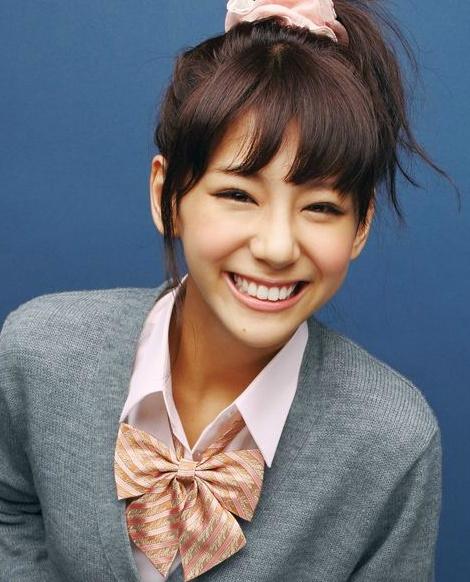 学生服の西内まりや