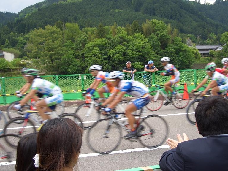 おっ、今度は選手をしっかり ...