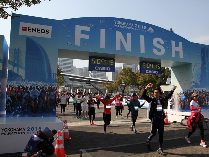 横浜マラソン2015 フィニッシャータオル 完走タオル 横浜マラソン 2015 横浜マラソン完走タオル - メルカリ