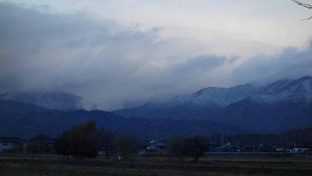 今朝の山々