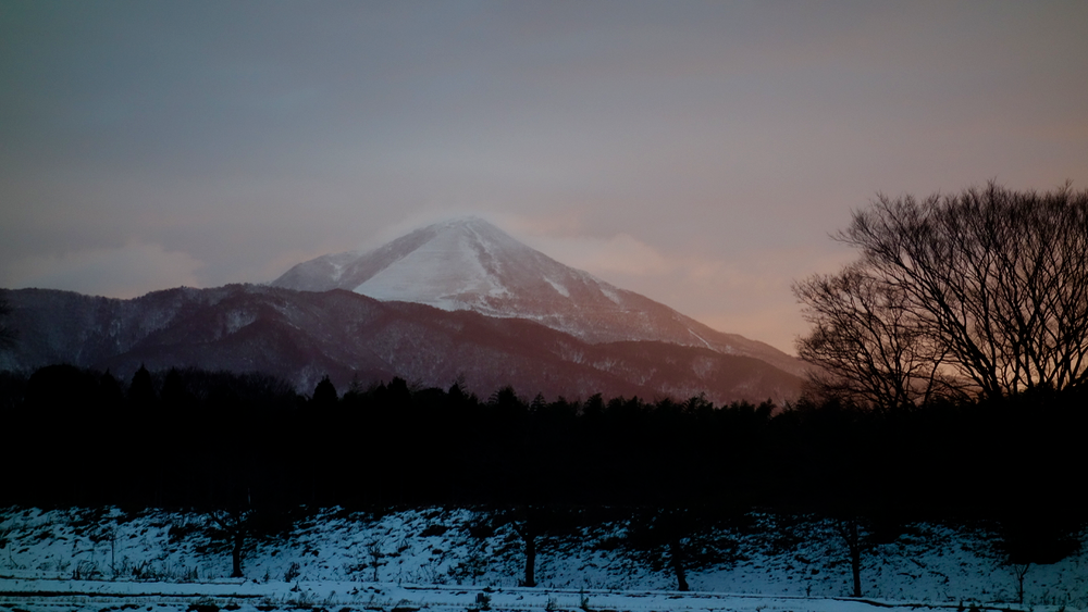 赤く染まりかけた伊吹山
