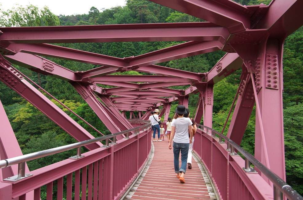 【加賀】山中温泉の名勝「鶴仙渓」に架かる「あやとり橋」は夜間ライトアップされてるよ てふてふさんぽ