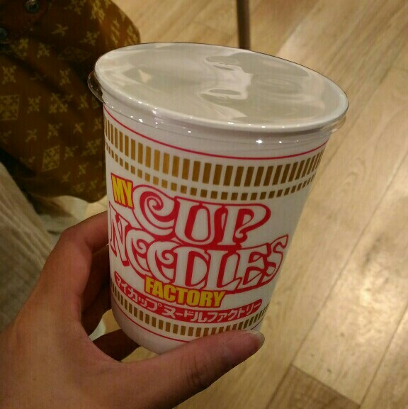 空のカップ 空のカップ