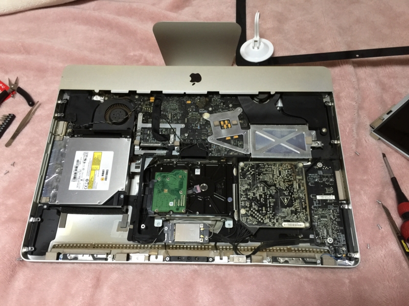 Apple iMac Mid2010 21-inch(A1311)のDVDドライブ交換